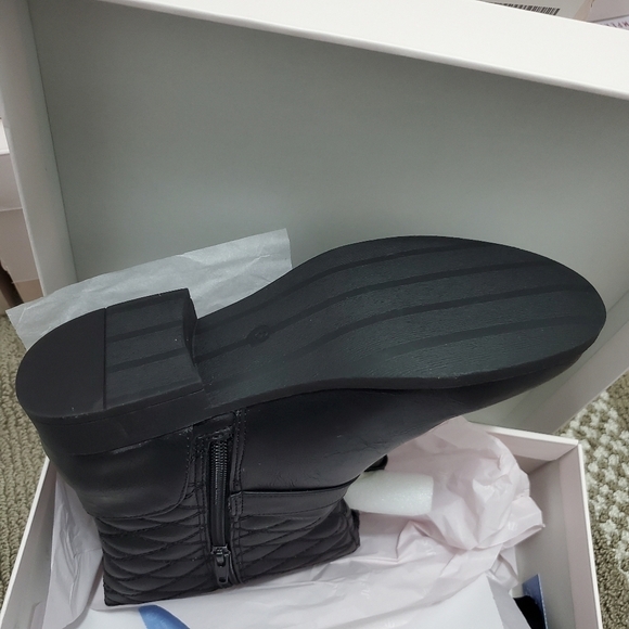 Myla Quilted Sweater Cuff Black Boots Size 6 - Picture 8 of 8